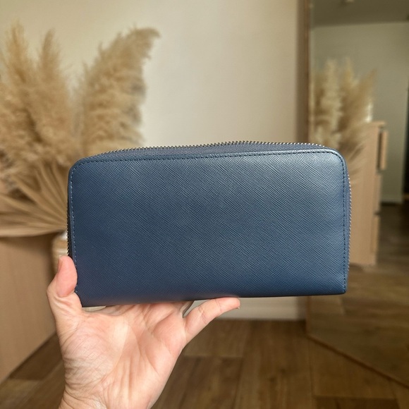 Tory Burch Blue Zip Wallet - Picture 2 of 5